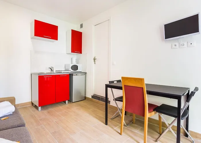 - Next To Paris * Malakoff